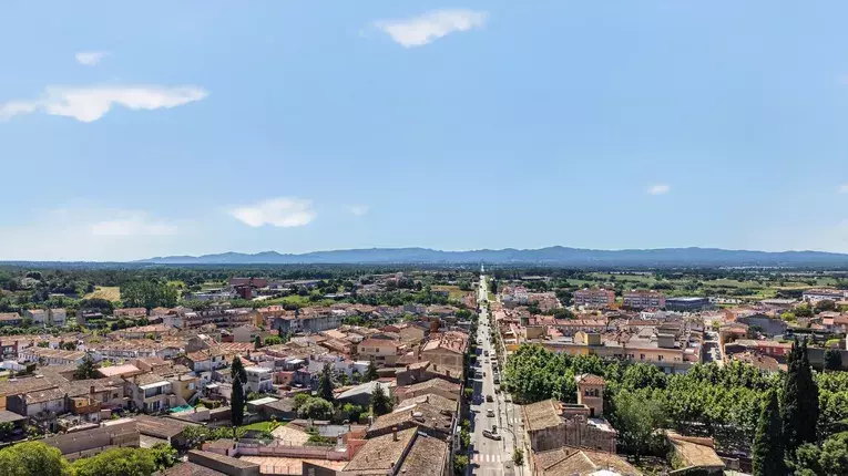 Casa de poble reformada el 2026, amb pati de 50 m² i ubicació excel·lent.