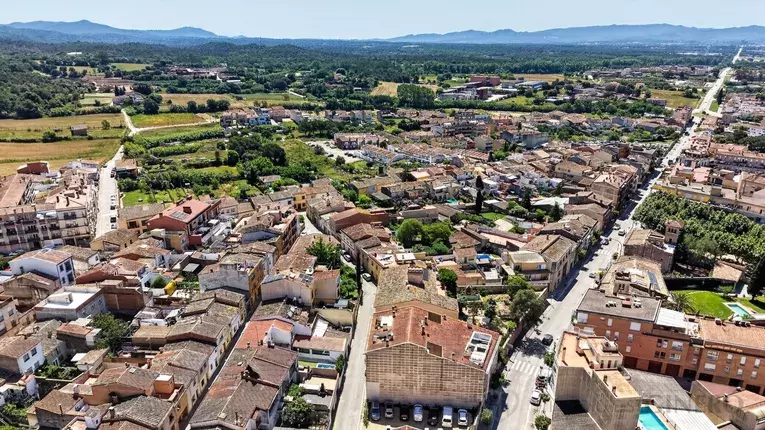 Casa de poble reformada el 2026, amb pati de 50 m² i ubicació excel·lent.