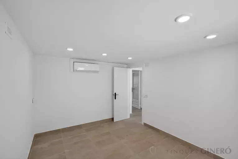Casa de poble reformada el 2026, amb pati de 50 m² i ubicació excel·lent.