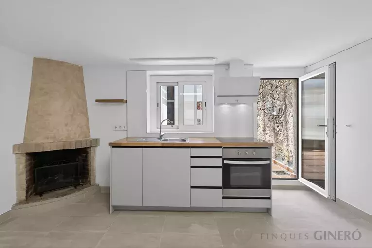 Casa de poble reformada el 2026, amb pati de 50 m² i ubicació excel·lent.