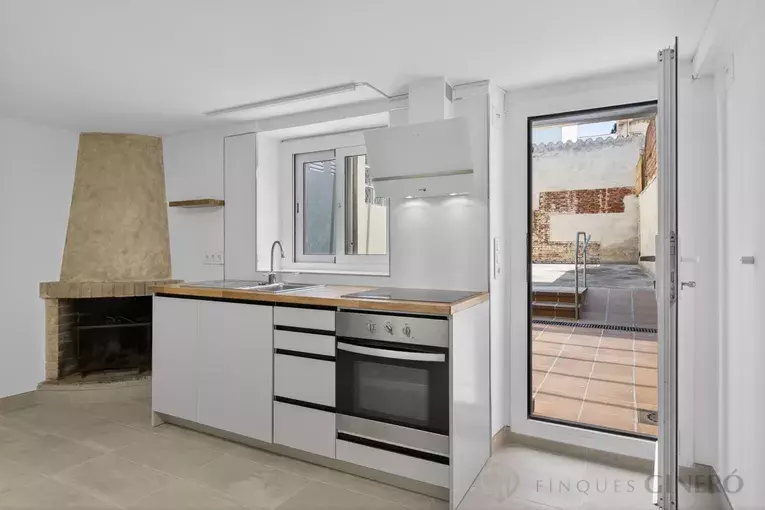 Casa de poble reformada el 2026, amb pati de 50 m² i ubicació excel·lent.