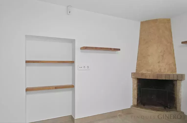 Casa de poble reformada el 2026, amb pati de 50 m² i ubicació excel·lent.