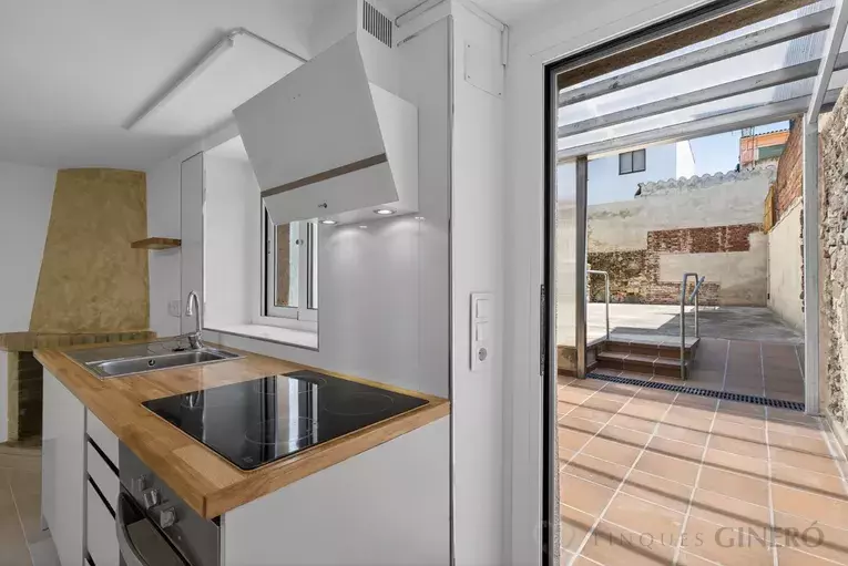 Casa de poble reformada el 2026, amb pati de 50 m² i ubicació excel·lent.
