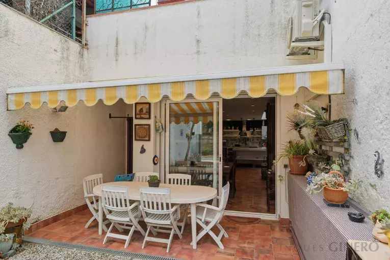 Cal Bonic: a unique 19th-century house with garden, terrace and dual access in the heart of Riudarenes