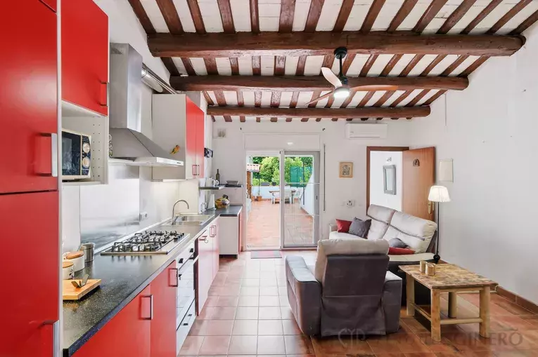 Cal Bonic: a unique 19th-century house with garden, terrace and dual access in the heart of Riudarenes