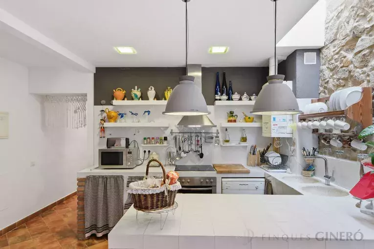 Cal Bonic: a unique 19th-century house with garden, terrace and dual access in the heart of Riudarenes