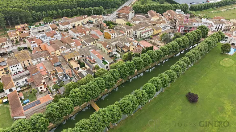 Cal Bonic: a unique 19th-century house with garden, terrace and dual access in the heart of Riudarenes