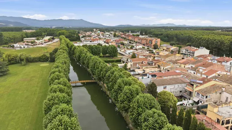 Cal Bonic: a unique 19th-century house with garden, terrace and dual access in the heart of Riudarenes