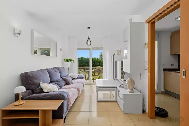 Two-bedroom apartment with parking and lift in Sant Dalmai