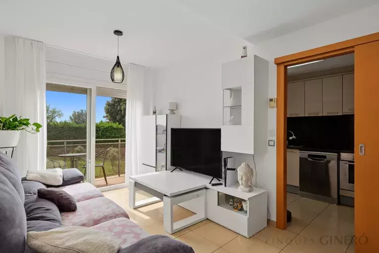 Two-bedroom apartment with parking and lift in Sant Dalmai