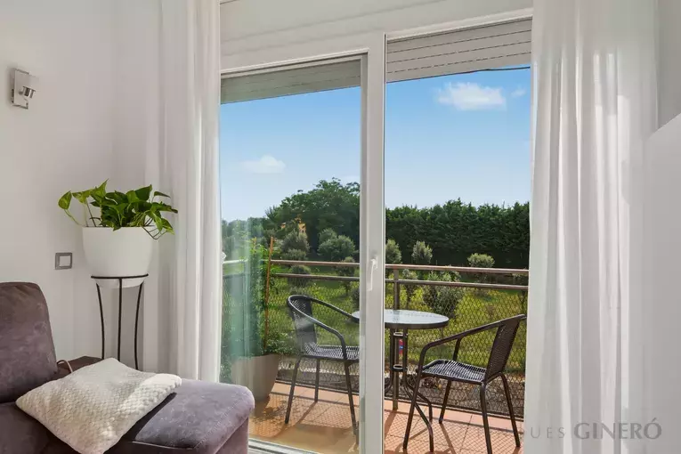 Two-bedroom apartment with parking and lift in Sant Dalmai