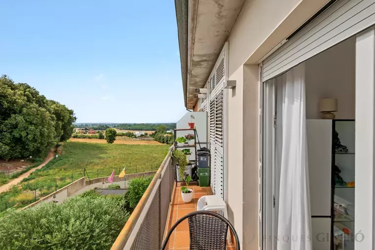 Two-bedroom apartment with parking and lift in Sant Dalmai