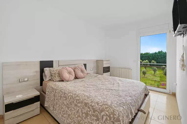 Two-bedroom apartment with parking and lift in Sant Dalmai