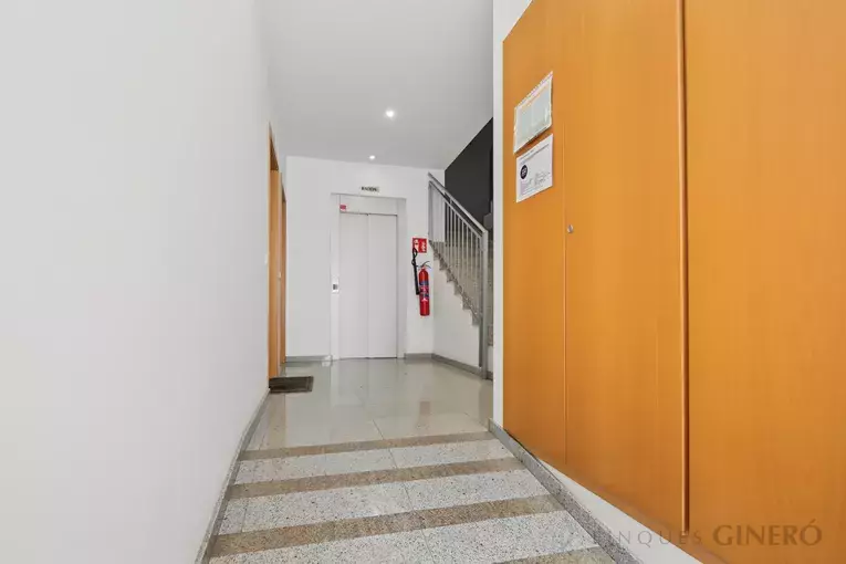 Two-bedroom apartment with parking and lift in Sant Dalmai