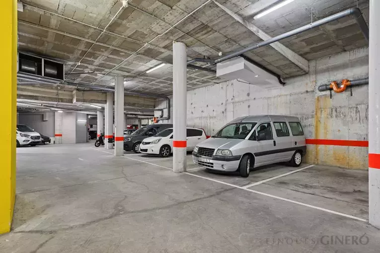 Two-bedroom apartment with parking and lift in Sant Dalmai