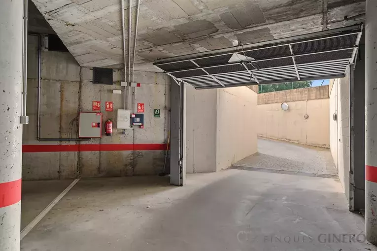 Two-bedroom apartment with parking and lift in Sant Dalmai
