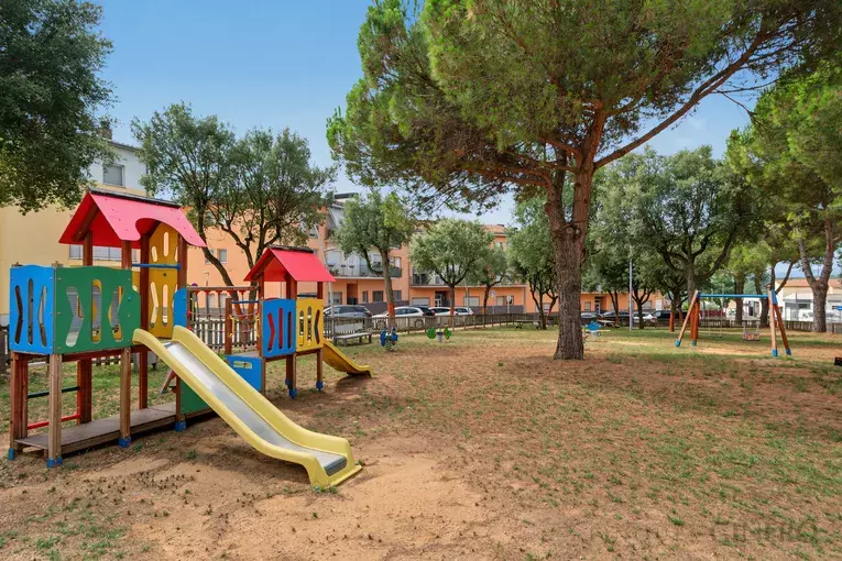Two-bedroom apartment with parking and lift in Sant Dalmai