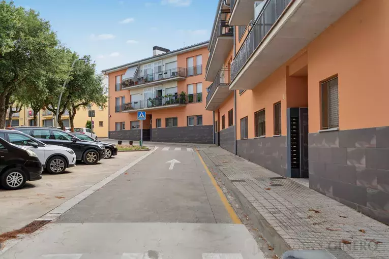 Two-bedroom apartment with parking and lift in Sant Dalmai