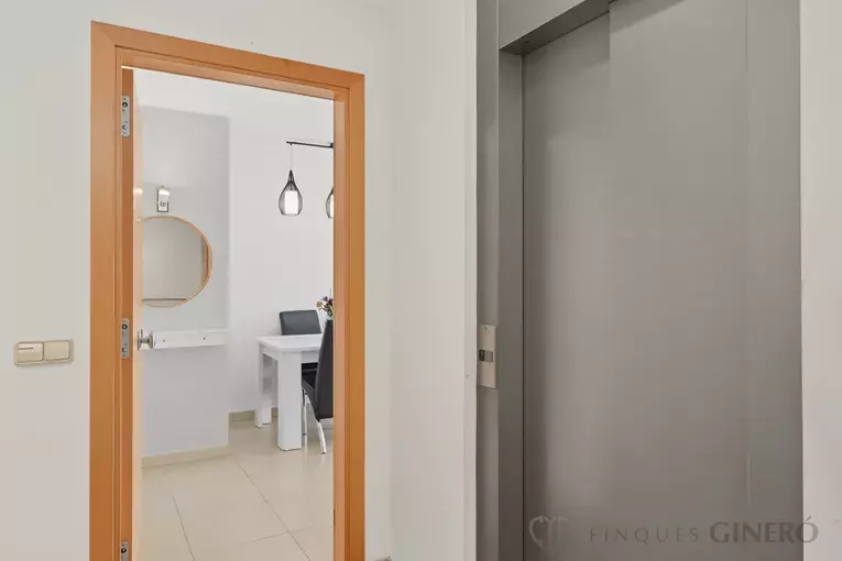 Two-bedroom apartment with parking and lift in Sant Dalmai