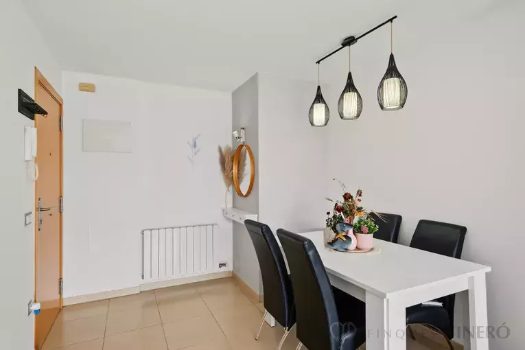 Two-bedroom apartment with parking and lift in Sant Dalmai