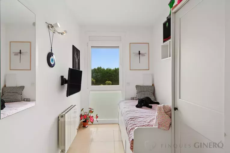 Two-bedroom apartment with parking and lift in Sant Dalmai