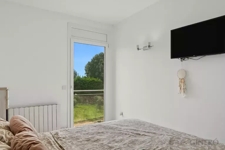 Two-bedroom apartment with parking and lift in Sant Dalmai