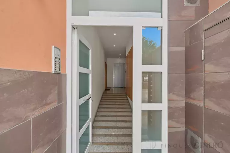Two-bedroom apartment with parking and lift in Sant Dalmai