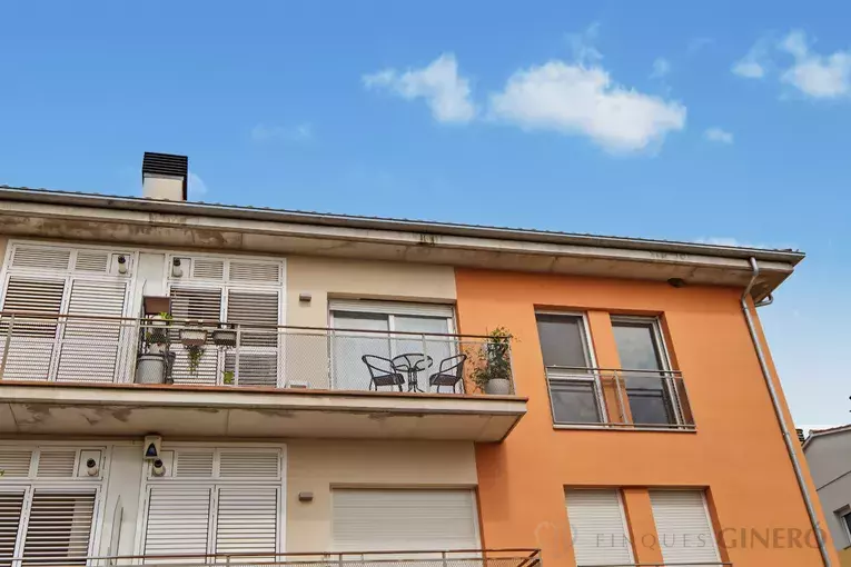 Two-bedroom apartment with parking and lift in Sant Dalmai