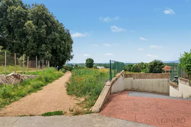Two-bedroom apartment with parking and lift in Sant Dalmai