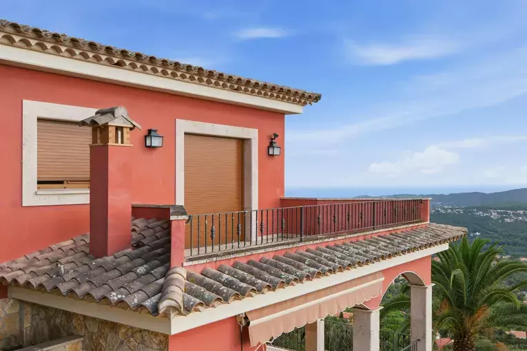 Exclusiva casa amb vistes panoràmiques al mar i màxima privacitat a Les Teules