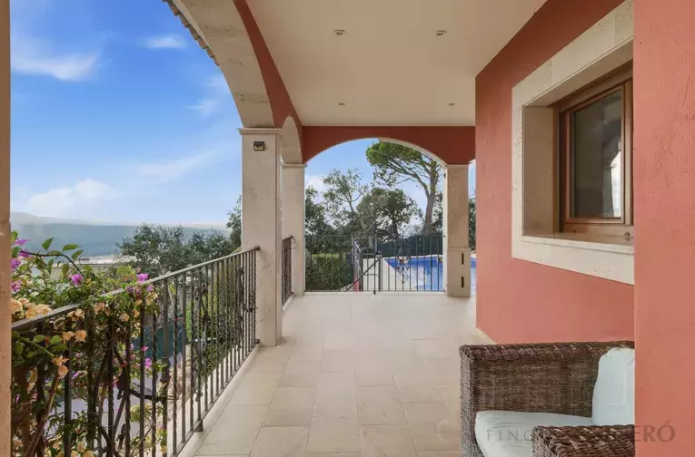 Exclusiva casa amb vistes panoràmiques al mar i màxima privacitat a Les Teules