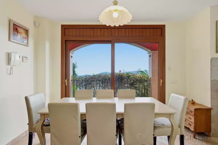 Exclusiva casa amb vistes panoràmiques al mar i màxima privacitat a Les Teules