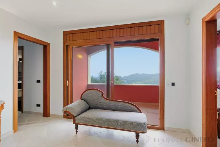 Exclusiva casa amb vistes panoràmiques al mar i màxima privacitat a Les Teules