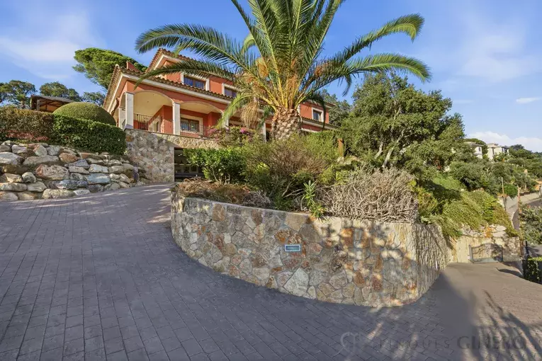Exclusiva casa amb vistes panoràmiques al mar i màxima privacitat a Les Teules