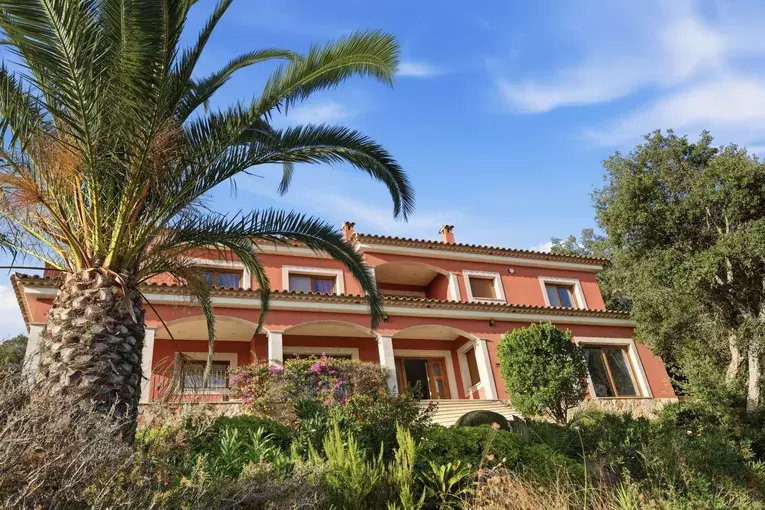 Exclusiva casa amb vistes panoràmiques al mar i màxima privacitat a Les Teules