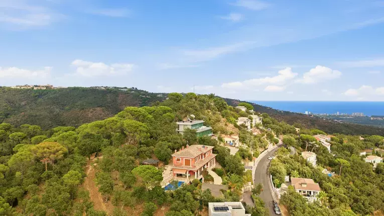 Exclusiva casa amb vistes panoràmiques al mar i màxima privacitat a Les Teules