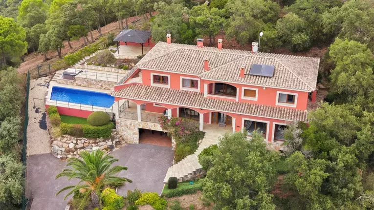 Exclusiva casa amb vistes panoràmiques al mar i màxima privacitat a Les Teules