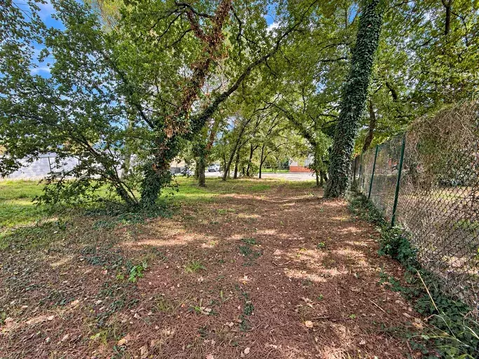 URBAN PLOT OF 906 M² IN CAN JORDI, RIUDELLOTS DE LA SELVA, WITH FRONTAGE ON TWO STREETS AND POSSIBLE SUBDIVISION