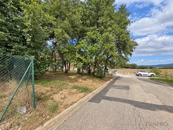 URBAN PLOT OF 906 M² IN CAN JORDI, RIUDELLOTS DE LA SELVA, WITH FRONTAGE ON TWO STREETS AND POSSIBLE SUBDIVISION